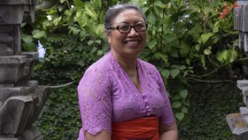Kisah Ida Ayu Puspa Eny, Pembuat Arak Iwak yang Tak Suka Minum Arak