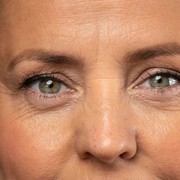 3 Kebiasaan yang Bikin Kulit Wajah Cepat Keriput, Apa Saja?