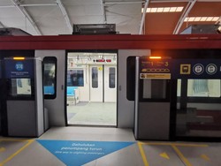 Begini Rasanya Naik LRT Jabodebek yang Bakal Menembus Macetnya Kota Jakarta