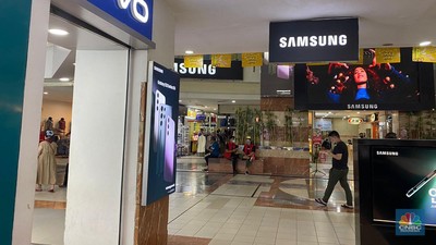Penjualan Smartphone (CNBC Indonesia/Novina) Penjualan Smartphone (CNBC Indonesia/Novina)