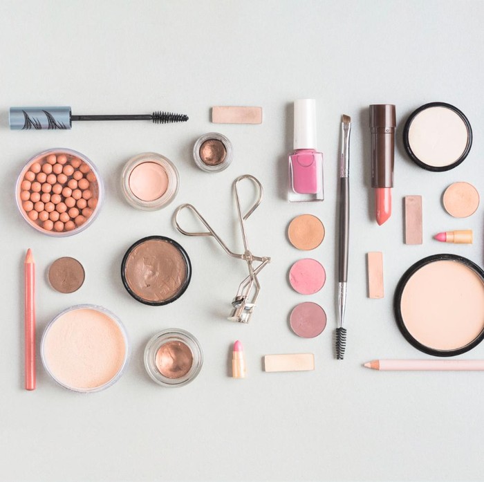 Pentingnya sertifikasi halal produk makeup. /Foto: Freepik.com/Freepik.