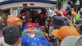 Penderita Obesitas 230 Kg di Jaktim Dievakuasi Petugas Gabungan ke RS