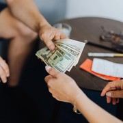 Ini 7 Aturan Baru Pinjol 2024, Debt Collector Dilarang Asal Tagih!
