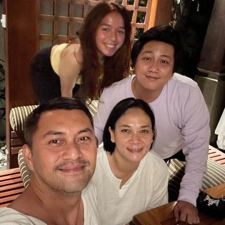 <p>Amanda sendiri diketahui sudah menikah dengan lelaki pilihan hatinya yang bernama Boy. Dari pernikahan ini, Amanda dikaruniai dua orang anak bernama Akatara Pradipa Bayuaji dan Danendra Praska Bayuaji. (Foto: Instagram: @anjasmara)</p>