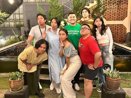 7 Potret Kebersamaan Dian Nitami & Anjasmara Bersama Anak Angkat, Dekat Banget Bun