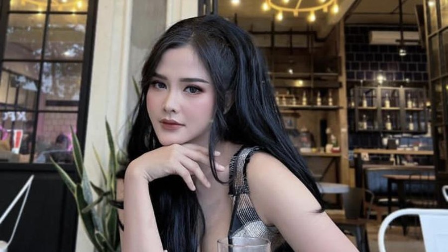 Potret Bella Bonita, Kekasih Denny Caknan yang Doyan Ngop