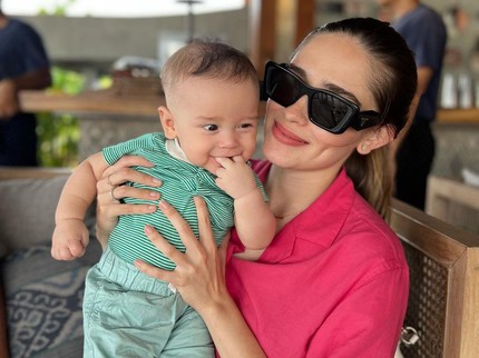 7 Potret Baby Yannick, Anak Bungsu Yasmine Wildblood yang Bermata Indah