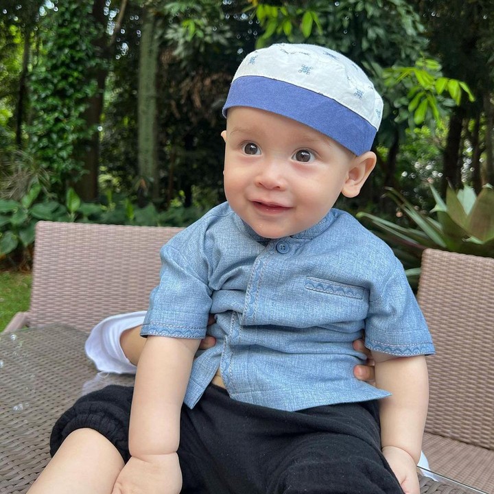 <p>Anak bungsunya, Yannick Abishalom Budisatrio Soerjosoemarno, adalah satu-satunya anak laki-laki dalam keluarga mereka. Yannick sendiri lahir pada 28 Agustus 2022. (Foto: Instagram: @yaswildblood)</p>