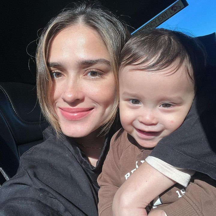 <p>"Bola matanya cantik Yannick. Wajahnya mah sudah guanteng pasti," kata seorang netizen dengan emoticon hati. "MasyaAllah indah banget matamu nak," ungkap netizen lainnya. (Foto: Instagram: @yaswildblood)</p>
