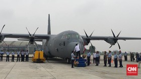Rombongan Menteri Prabowo Diangkut Pesawat Hercules Terbang ke Akmil