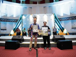 Sandiaga Puji Baju Karya Anak Muda Papua Youth Creative Hub
