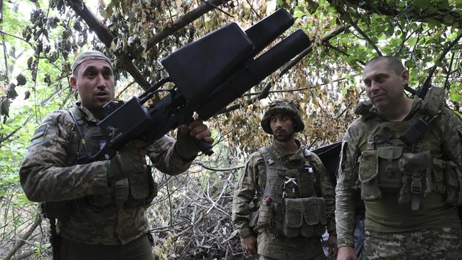 Amerika Serikat akan mengirim ribuan senjata dan amunisi, hasil sitaan dari Iran, ke Ukraina.
