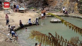 VIDEO: Berlibur Sambil Berendam Air Panas Di Kawah Rengganis