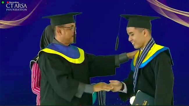 SMA Unggulan CT ARSA Foundation Sukoharjo mewisuda 153 siswa-siswinya dengan persentase kelulusan 100 persen pada hari ini, Kamis (6/7).