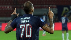 Gustavo Cemerlang, Arema Tetap Bernasib Malang
