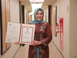 Bupati Klaten Raih Penghargaan Satyalancana Wira Karya dari Jokowi