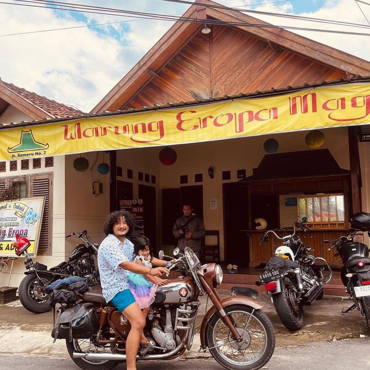 <p>Hal itu pun diketahui langsung dari unggahan di <em>Instagram</em> pribadinya kala bercerita alasannya yang memilih untuk menetap di Magetan. "Ini usaha saya dan istri setelah kita putusin buat pindah ke Magetan nemenin ibu dan bapak," tulis Isa, dikutip dari laman <em>Instagram@isa_bajaj.</em> (Foto: Instagram@isa_bajaj)</p>