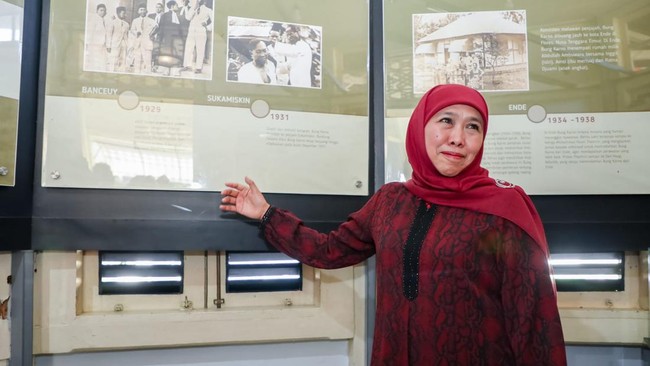 Lantaran saat ini ramai bursa calon wakil presiden, lumrah jika ada yang menafsirkan bahwa Khofifah sedang memberi kode agar dipinang PDIP jadi cawapres Ganjar.
