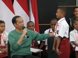 Momen Jokowi Kenang Masa Kecil Saat Anak Papua Diberi Kuis Matematika