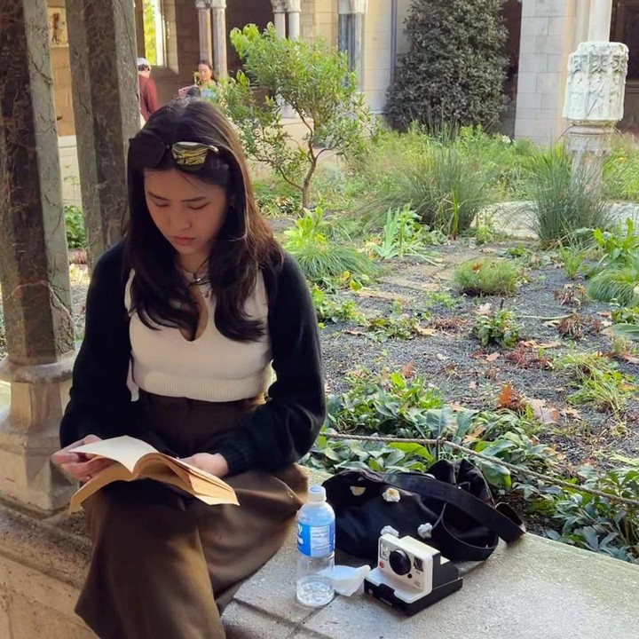 <p>Saat ini Nathania Purnama sedang menjalani pendidikan kuliah di luar negeri, Bunda. Ia menempuh pendidikan di Los Angeles, Amerika Serikat. (Foto: Instagram @nata.zhong)</p>