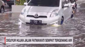 VIDEO: Diguyur Hujan Jalan Fatmawati Sempat Tergenang Air