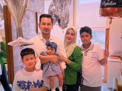 7 Potret Nuri Shaden Bareng Suami dan Anak-Anak yang Jarang Tersorot