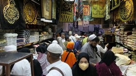 FOTO: Borong Oleh-oleh Haji di Pasar Al Kakia, Tanah Abang-nya Makkah