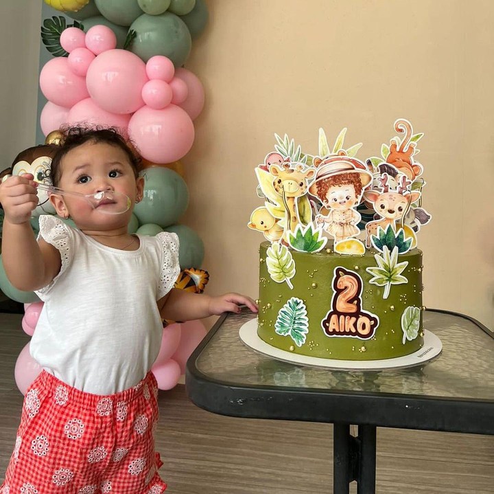 <p>Wendy pun mengucapkan doa yang membuat haru, Bunda. Ia berharap sang anak menjadi anak yang solehah, membanggakan, pintar, dan bermanfaat. (Foto: Instagram: @wendicagur)</p>