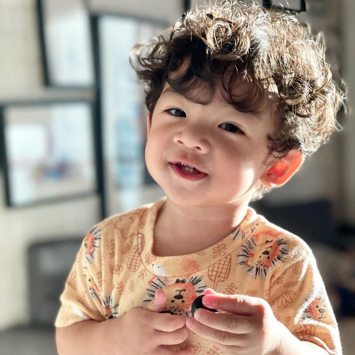 <p>Keponakan Mona Ratuliu sekaligus adik dari Kesha Ratuliu, Balint Daniyal Zabdan, baru saja berulang tahun, Bunda. Lahir pada 6 Juli 2021, Balint kini genap berusia 2 tahun. (Foto: Instagram: @balint_ratuliu)</p>