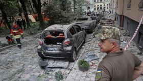FOTO: Apartemen di Kota Lviv Ukraina Hancur Diterjang Rudal Rusia