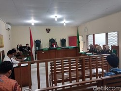 Sidang Praperadilan Kasus Bank Jambi, Kuasa Hukum Minta Terdakwa Dibebaskan