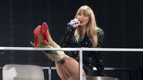 Fan Taylor Swift Rela Menginap di Mal Demi Beli Tiket Konser Singapura