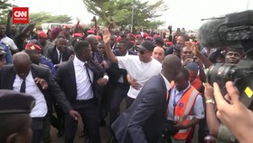 VIDEO: Kunjungan Pertama Kylian Mbappe Di Kamerun