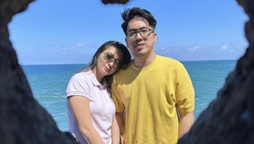 img-title Mesra Rayakan Ultah Suami Usai Diancam, Della Puspita Sudah Baikan?