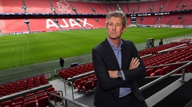 Edwin Van der Sar Lepas dari Masa Kritis