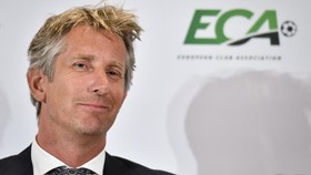 Pesan Menyentuh Van Der Sar Usai Lepas dari Masa Kritis