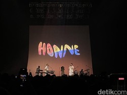 Location Unknow Masih Bikin Penonton Konser Honne Merinding