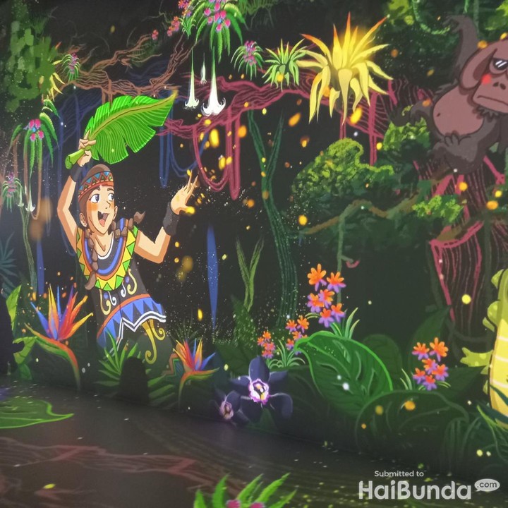 <p>Bunda kemudian akan diajak masuk lebih dalam ke Hutan Hujan. Konsep Immersive Room 360° dirancang agar pengunjung merasakan sensasi jika berada di dalam hutan. (Foto: Annisa Mutiara/HaiBunda)</p>