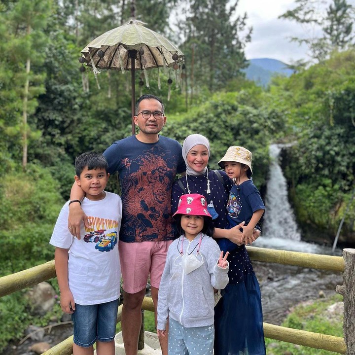 <p>Meski demikian, Intan mengatakan bahwa masih terus menerima tawaran untuk kembali bermain sinetron. Lantaran rindu akan dunia akting, Intan pun sempat mencoba untuk menerima salah satu judul sinetron. (Foto: Instagram@intan_nuraini23)</p>