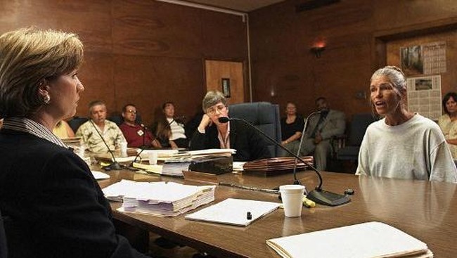 Leslie Van Houten, anggota sekte pimpinan Charles Manson yang dipenjara karena terlibat pembunuhan pada 1969, akan bebas dari penjara.