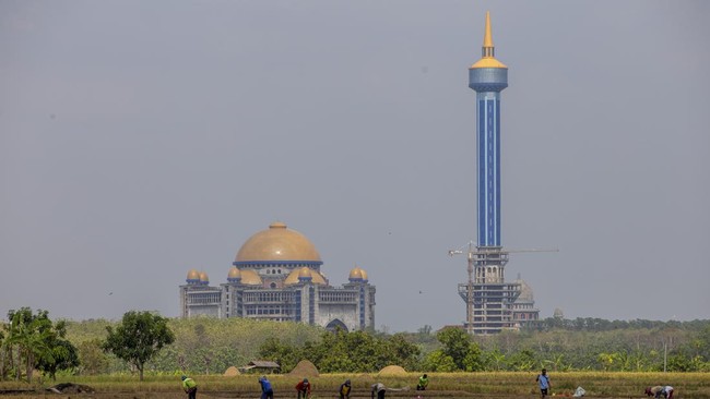 Moeldoko mengatakan parpol boleh saja memberikan dukungan ke ponpes Al Zaytun. Hal itu menurutnya adalah hak politik yang sah saja untuk dilakukan.