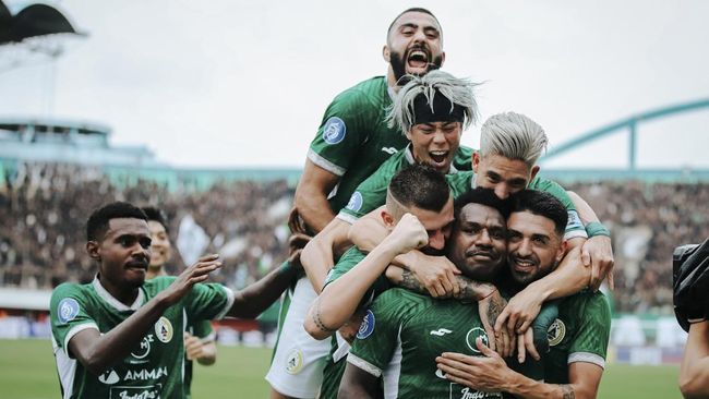 Persija Jakarta Players Save Referee from Angry PSS Sleman Fans: Netizens React