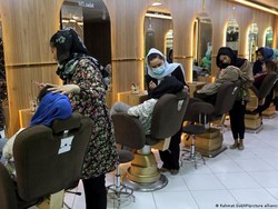 Taliban Tutup Salon Kecantikan, Wanita Afghanistan Semakin Menderita