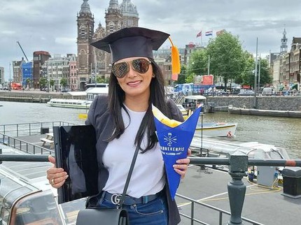 5 Potret Tamara Geraldine Rayakan Wisuda S2, Sang Suami Mendampingi