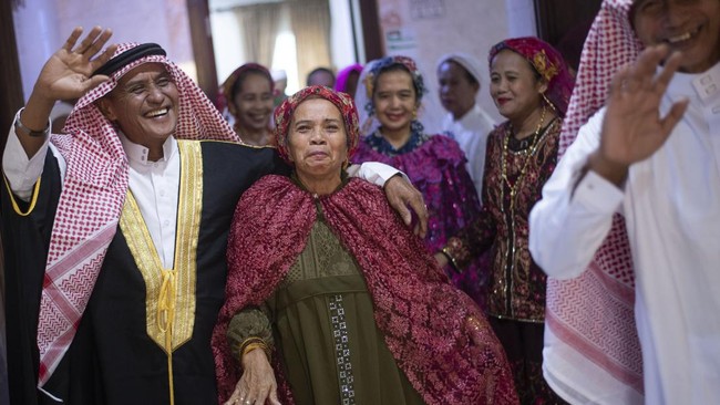 FOTO: Tampil Glamor Ala Haji Bugis Jelang Pulang ke Tanah Air
