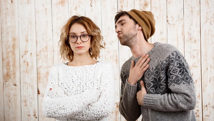 Fakta Psikologi: 6 Alasan Orang Cerdas Sulit Punya Pasangan