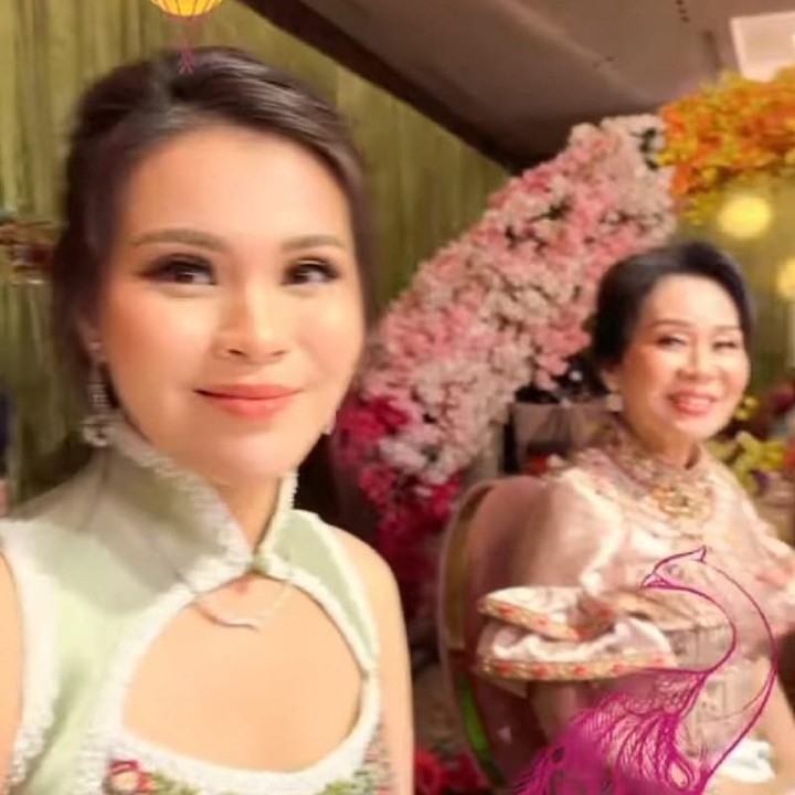 <p>Selamat untuk Fritz Paris Junior Hutapea dan tunangannya, kita doakan semoga rencana pernikahan mereka lancar ya, Bunda. (Foto @feliciahutapeaaa)</p>