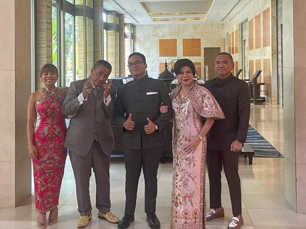 7 Potret Lamaran Anak Hotman Paris, Pakai Tradisi Tionghoa Sangjit