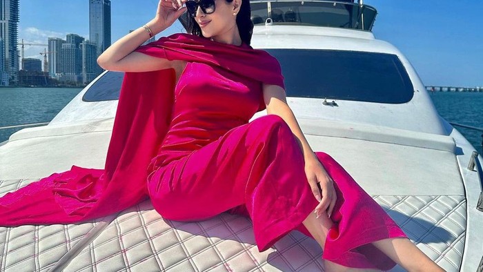 Viral di TikTok! Istri Miliuner Dubai Habiskan Rp250 Juta dalam Sehari, Gaya Hidupnya Tuai Kontroversi!