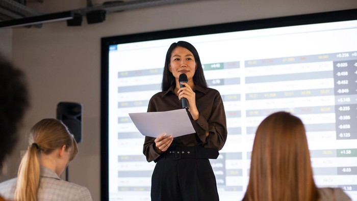 Mengasah Keterampilan Komunikasi, 6 Pekerjaan Menantang Ini Cocok Dilakoni Seorang Ekstrovert!